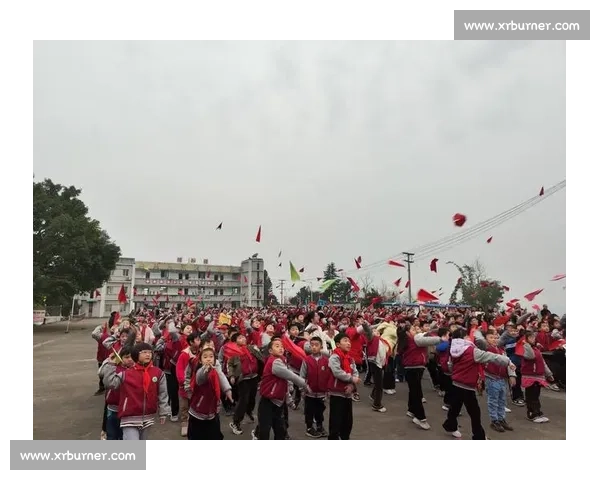 红衣漫雨夜,为城战川超!富顺球迷燃爆自贡主场 红衣漫雨夜,为城战川超!富顺球迷燃爆自贡主场